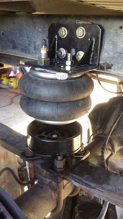 Dodge Off Road air bag installed above the rear axle of a 2nd gen Ram